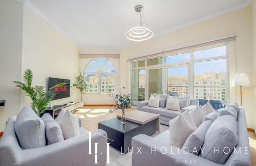 Palm Jumeirah Apartment | LUX The Shoreline Palm Island Skyline Suite 2