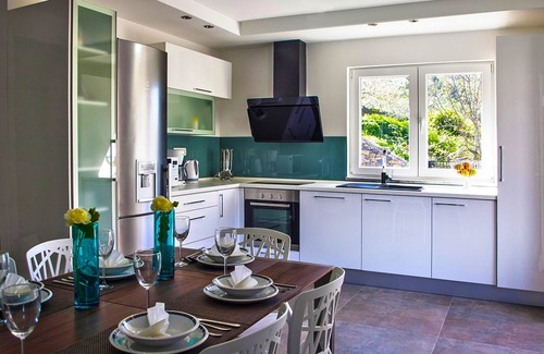 Omis Villa | Lux villa, heated infinity salt water pool, sauna, whirpool, close to the sea.