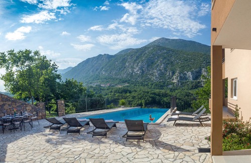 Omis Villa | Lux villa, heated infinity salt water pool, sauna, whirpool, close to the sea.