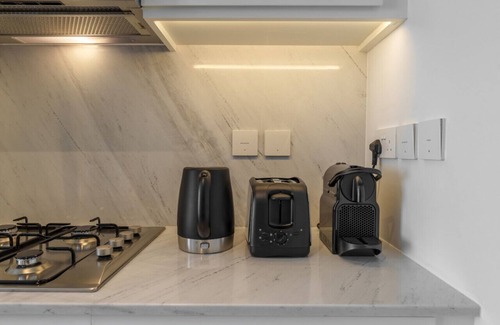 Dubai Apartment | Luxe 1-Bedroom Elegance in Palace Residences