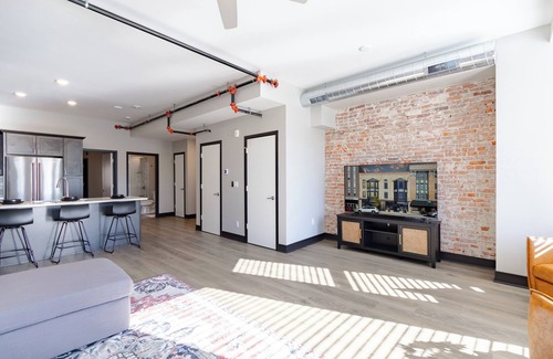 Janesville Apartment | Luxe 1-bedroom Steps from Everything in Downtown Janesville