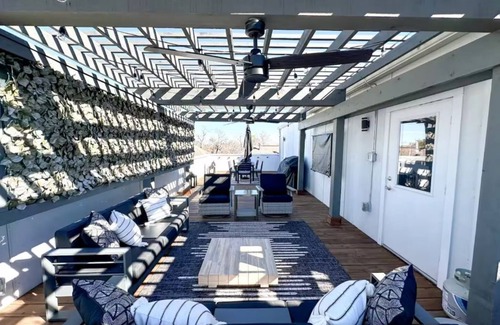 Shady Acres House | Luxe 3Bed Townhome in Heights with WiFi, Private Rooftop, Private Parking