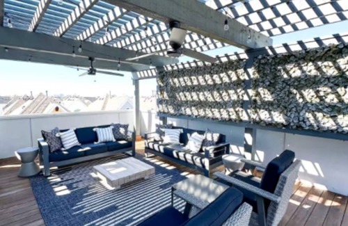 Shady Acres House | Luxe 3Bed Townhome in Heights with WiFi, Private Rooftop, Private Parking