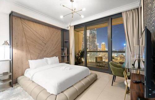 Downtown Dubai Apartment | Luxe 3BR Retreat, Balcony Burj & Fountain Views, Prime Downtown Stay