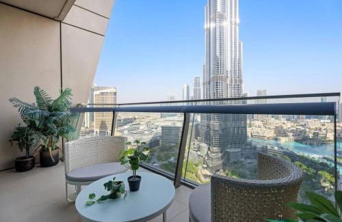 Downtown Dubai Apartment | Luxe 3BR Retreat, Balcony Burj & Fountain Views, Prime Downtown Stay