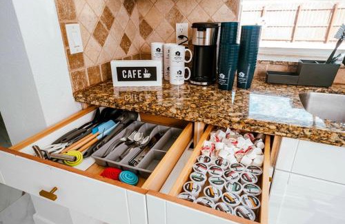 West Hollywood House | Luxe 4 BR Heated Pool - Hardrock - Stadium - Beach