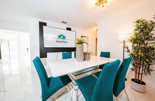 West Hollywood House | Luxe 4 BR Heated Pool - Hardrock - Stadium - Beach