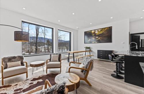 Moscow House | Luxe 4BR with Infrared Saun, Near Slopes and Downtown
