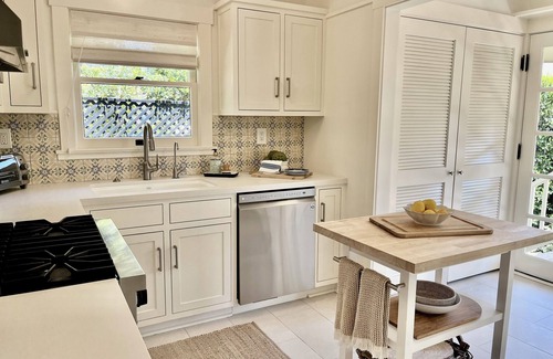 Lower Riviera House | Luxe Bungalow in the Haven-Wonderful Location Quiet/Serene