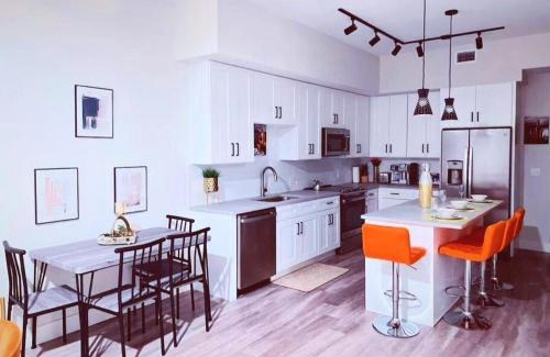West Palm Beach Apartment | Luxe & cozy 3Beds,2rooms,EV Gym Near Beaches&Downtown WPB
