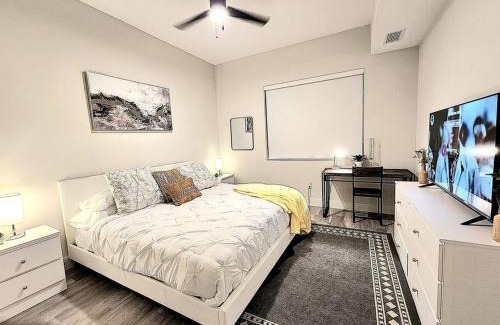 West Palm Beach Apartment | Luxe & cozy 3Beds,2rooms,EV Gym Near Beaches&Downtown WPB