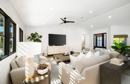 Desert Club Estates House | Luxe Designer Home, Pool/ Spa, Pool Table, eBikes, EV Charger, min 30 night stay