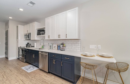 Winston - Salem Apartment | Luxe Downtown Suite with King Bed, Smart TVs & Free Parking