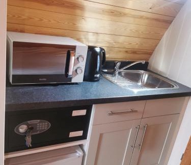 Spalding Apartment | Luxe Glamping In A Tiny Home, Adults Only, Dogs Allowed At Delph Bank Glamping Park