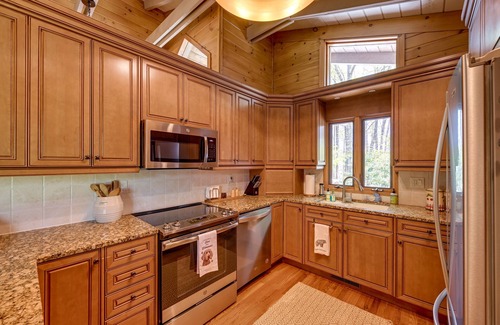 Glenville Cabin | Luxe Glenville Cabin w/Porch & BBQ ~ 5 Mi to Lake