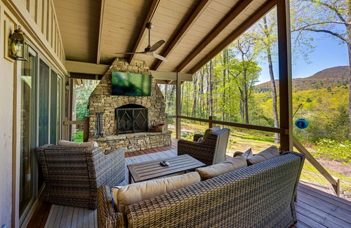 Glenville Cabin | Luxe Glenville Cabin w/Porch & BBQ ~ 5 Mi to Lake