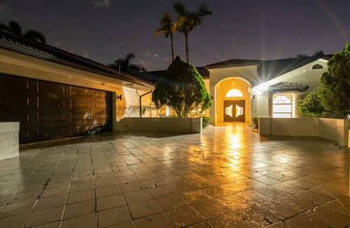 Plantation Villa | Luxe Gorgeous 7BR Home With Game Room/Pool