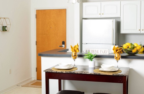 Charlotte Condo | Luxe High Rise Uptown Condo |Free Wi-Fi | Secure Building | Free Parking