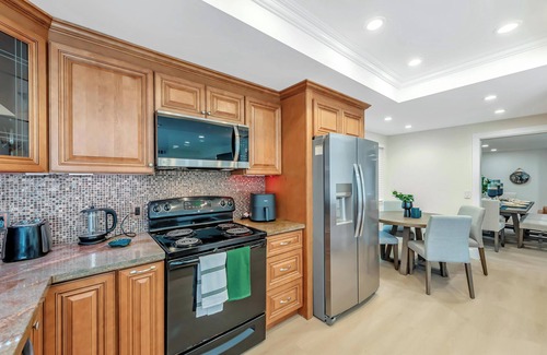 South San Jose House | Luxe Home Steps from Mall and Downtown Escape