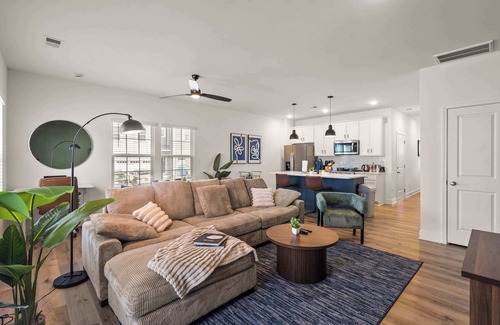 Paw Creek House | Luxe King 3BR Townhouse—Mins to Uptown Charlotte!