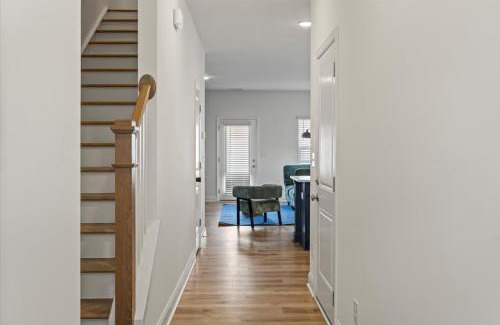 Charlotte House | Luxe King 3BR Townhouse Uptown Charlotte