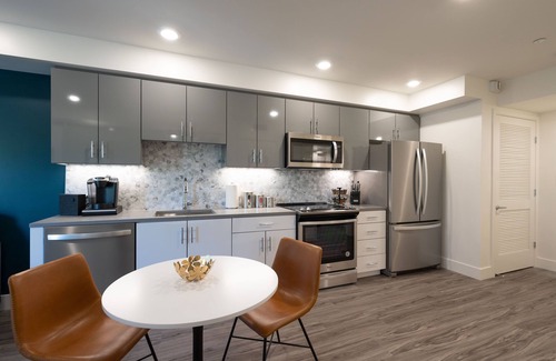 Walnut Creek Apartment | Luxe Kitchen & Bath gigabit WiFi Walker's Paradise W/D in unit King Bed