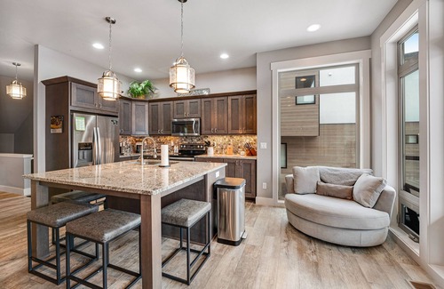 Whitefish Condo | Luxe lakefront condo with stunning view & boat slip - walk to City Beach