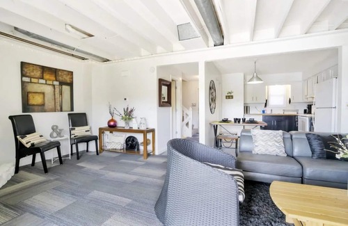 Grandview House | Luxe Lakefront Getaway in Heart of City! (CDC Safe)