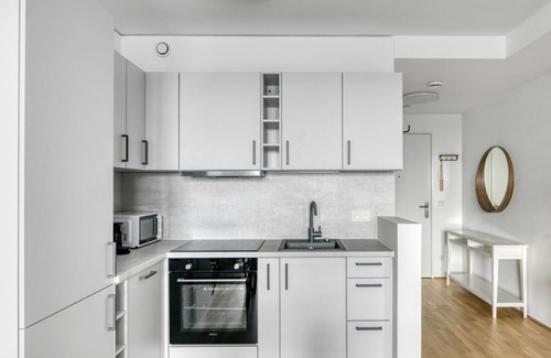 Vienna Apartment | Luxe Leopoldstadt 1BR w/Elevator, Balcony & Gym, near U2, by Blueground