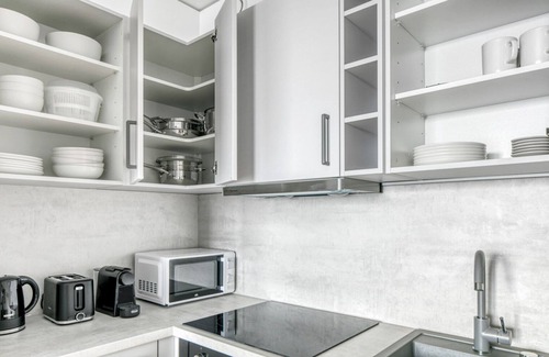 Vienna Apartment | Luxe Leopoldstadt 1BR w/Elevator, Balcony & Gym, near U2, by Blueground