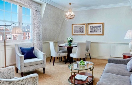 City of Westminster Condo | Luxe Living in Mayfair with Marriott's 2BR Deluxe Suite