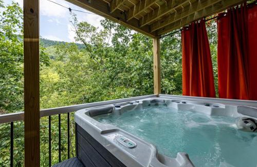 Massanutten House | Luxe Lodge Designer Decorated Hot Tub Slope Views
