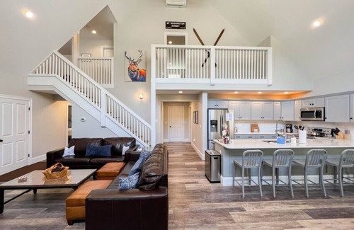 Cranmore Birches Apartment | Luxe Mountain Home | River, Cranmore and Downtown!