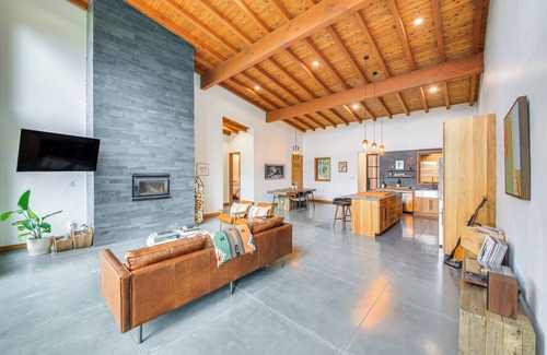 Priest River House | Luxe Mtn-View Escape 5 Mi to Dtwn Priest River!