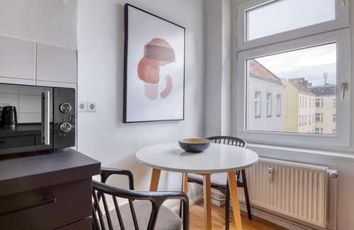 Neukoelln Apartment | Luxe Neuköln Studio, Fully Furnished & Equipped, by Blueground