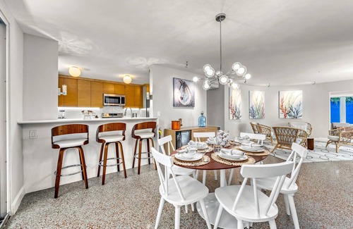 Ringling Estates House | Luxe Oasis | Private Pool, In St Armands Circle, Near Lido Key Beach!