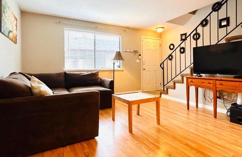 Southeast Boise Apartment | Luxe on Penn Family Friendly, Toddler amenities, baby proof with baby gate, toys, bath toys, cups and plates, Separate Workstation with Desk and Monitor, located in desirable SE Boise next to the Greenbelt and Boise River