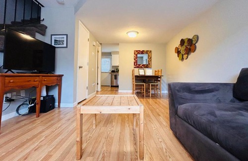Southeast Boise Apartment | Luxe on Penn Family Friendly, Toddler amenities, baby proof with baby gate, toys, bath toys, cups and plates, Separate Workstation with Desk and Monitor, located in desirable SE Boise next to the Greenbelt and Boise River