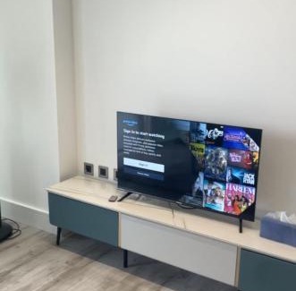 East Acton Apartment | Luxe Place A
