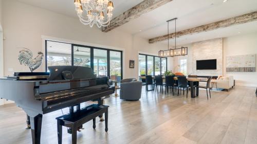 Kenwood House | Luxe Pool Spa Fire Pit Game Room Piano Sonoma Pool Retreat by AvantStay