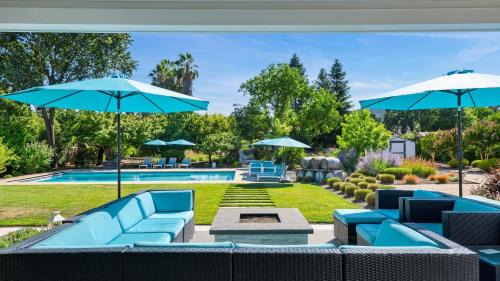 Kenwood House | Luxe Pool Spa Fire Pit Game Room Piano Sonoma Pool Retreat by AvantStay