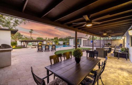 Paradise Valley Village House | Luxe Resort Retreat