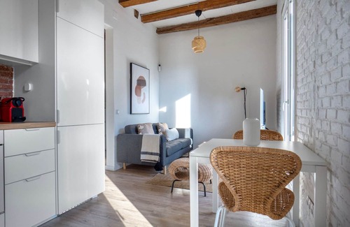 La Sagrada Familia Apartment | Luxe Sagrada Familia 1BR w/Balcony, Recently Renovated, by Blueground