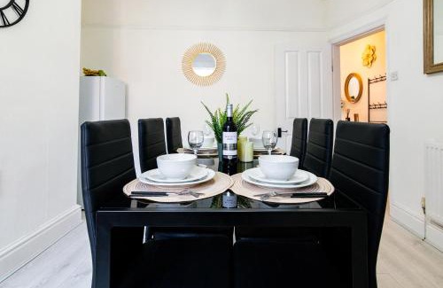 Levenshulme House | Luxe & Stylish Home in Manchester near city center