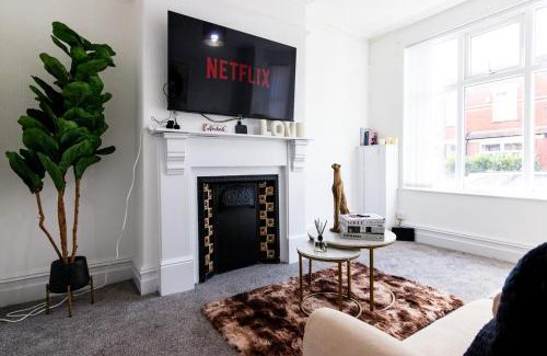 Levenshulme House | Luxe & Stylish Home in Manchester near city center