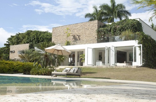 San Jeronimo Villa | Luxe Villa de Verano Boutique / Pool & Hot Tub 7BD