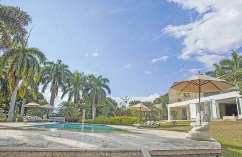 San Jeronimo Villa | Luxe Villa de Verano Boutique / Pool & Hot Tub 7BD