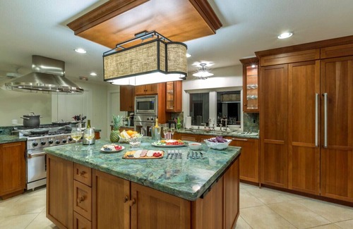 Marathon Villa | Luxe Waterfront Retreat-2 Pools-Beach-Spa-Dock-Bar