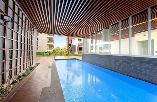 Waterloo Apartment | LUXE Waterloo 1 bed with parking, gym & pool