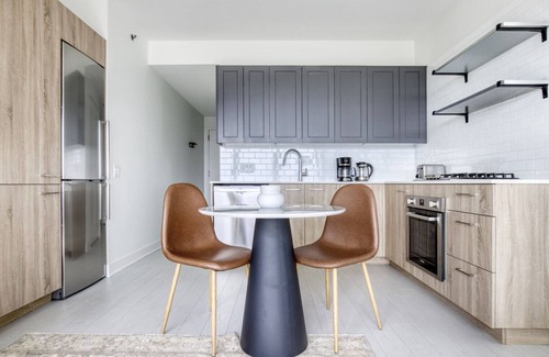 West Loop Apartment | Luxe West Loop Studio w/Gym, Pool, Coworking, walk to UIC, by Blueground